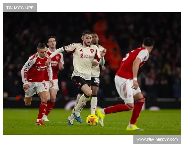 英超焦点战阿森纳0-0利物浦，布拉德利吊射中楣后伤退成转折点